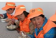 南京晨報(bào)報(bào)道：千只愛心餛飩 慰問環(huán)衛(wèi)工人